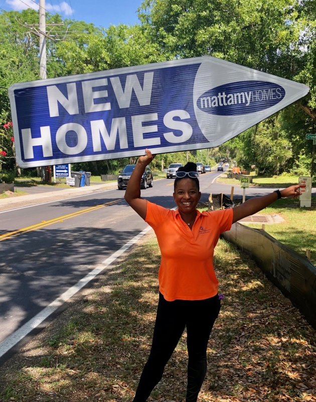 Sign spinner in action