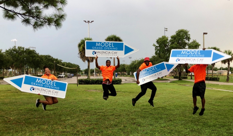 Sign spinner in action