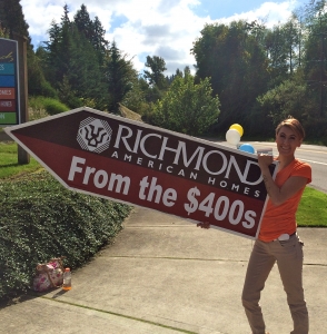 Sign spinner in action