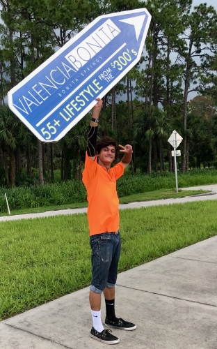 Sign spinner in action