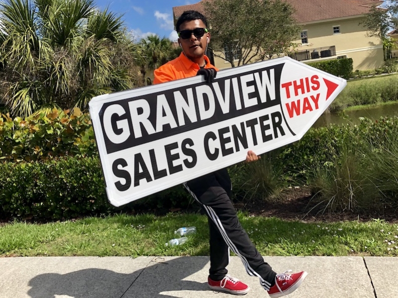 Sign spinner in action