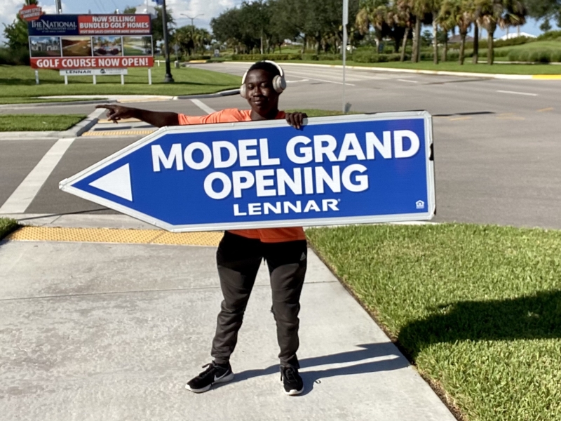 Sign spinner in action
