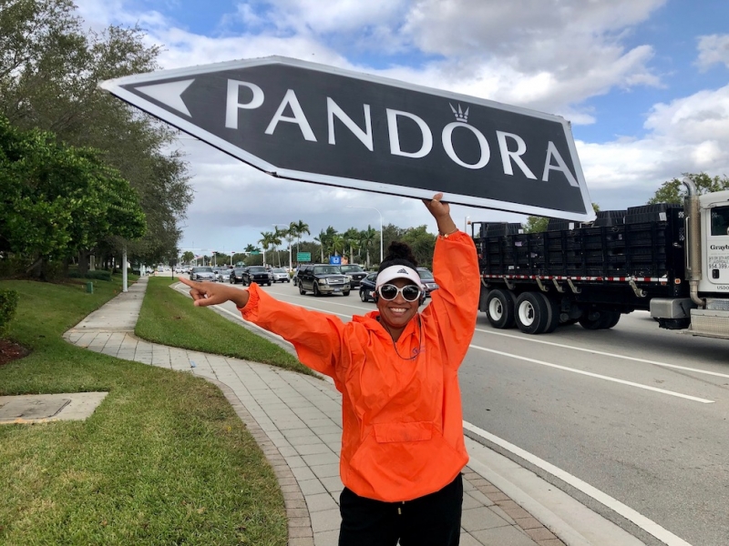 Sign spinner in action