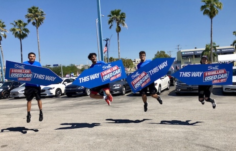 Sign spinner in action