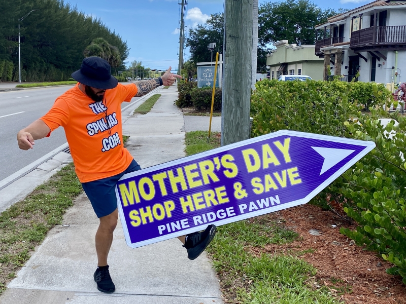 Sign spinner in action