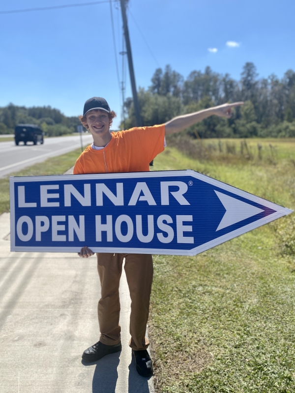 Sign spinner in action