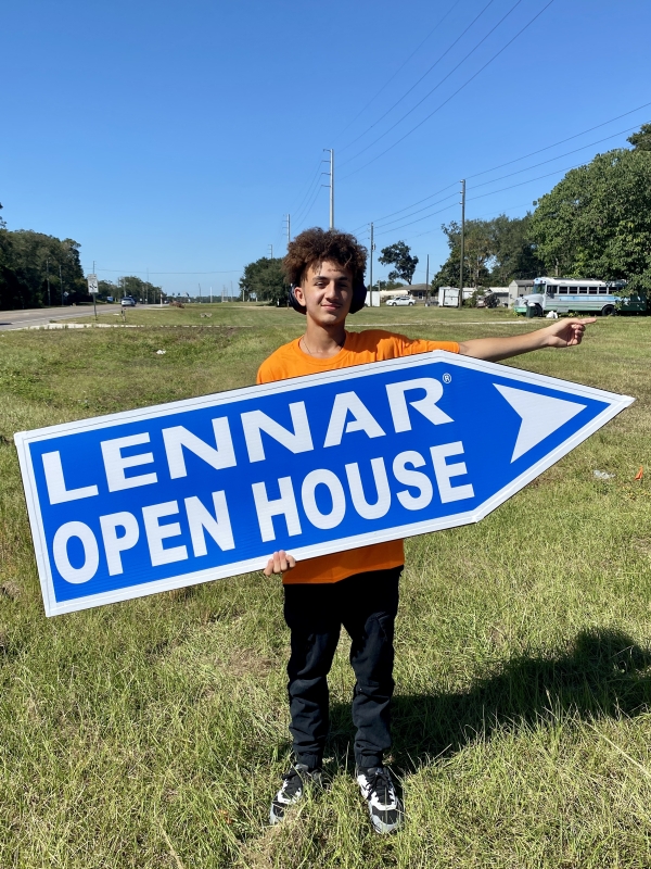 Sign spinner in action