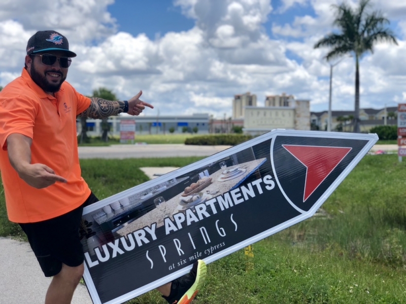 Sign spinner in action