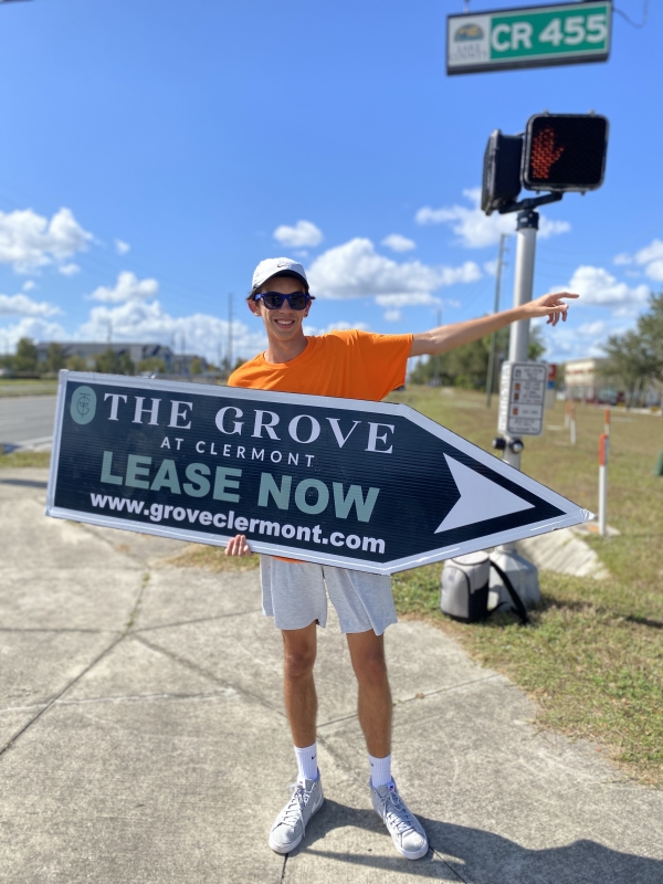 Sign spinner in action