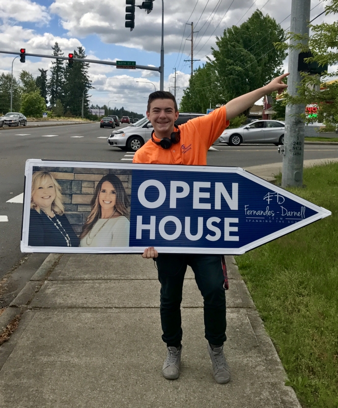 Sign spinner in action