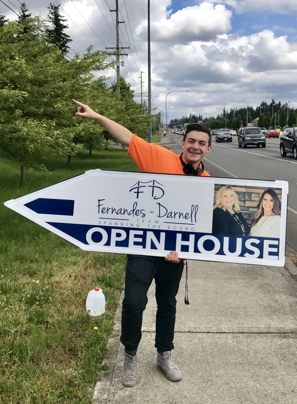 Sign spinner in action