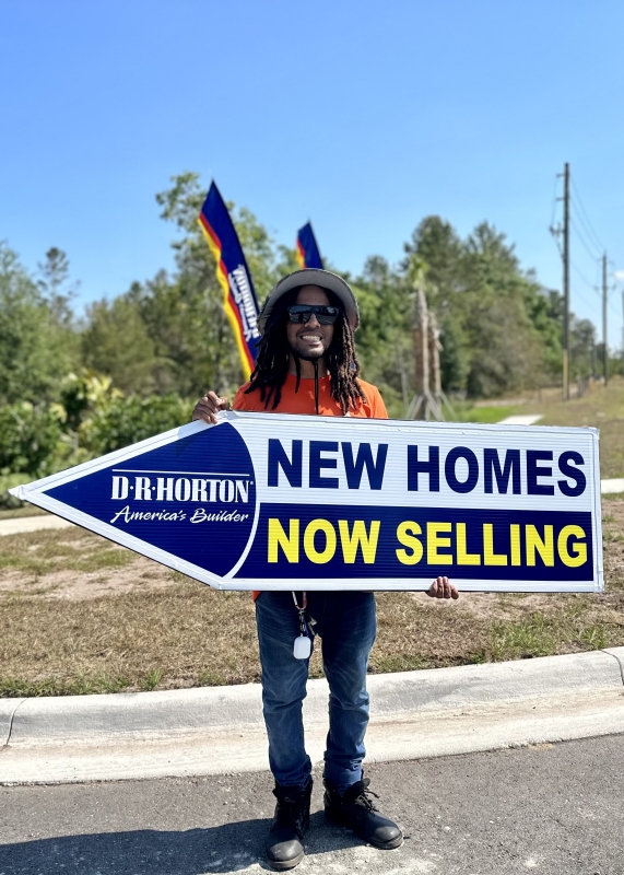 Sign spinner in action
