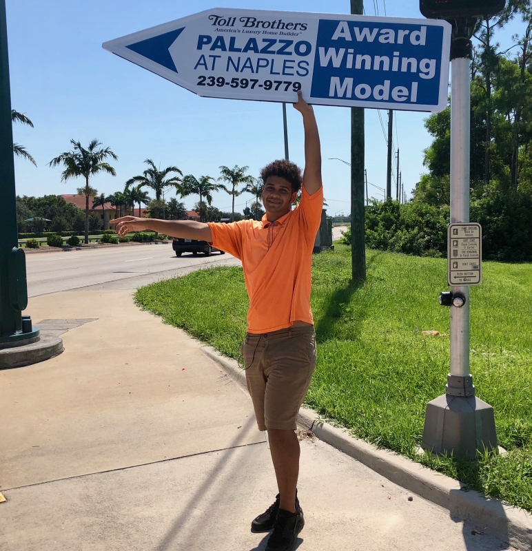 Sign spinner in action
